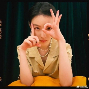 倪妮连放30张自拍，是珍珠大户没错了！